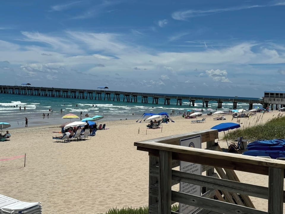 Lakeworth Beach is just 5mins away!