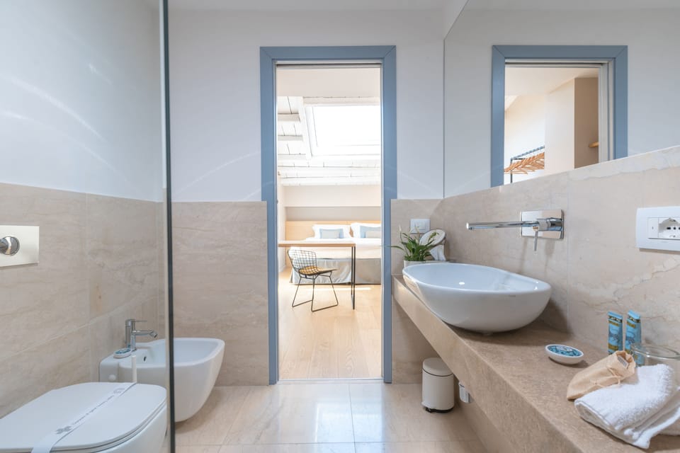 Deluxe Room | Bathroom | Shower, rainfall showerhead, designer toiletries, hair dryer