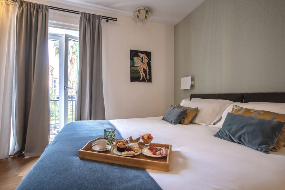 Suite | Minibar, in-room safe, individually decorated, individually furnished
