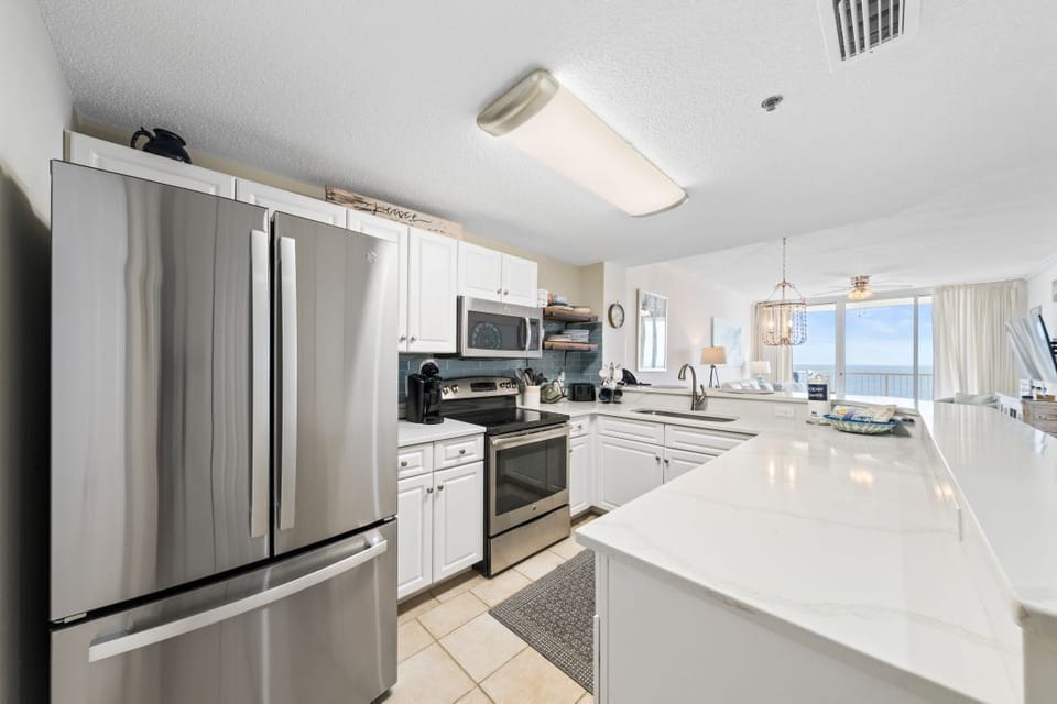 Beach Club 1007A Kitchen