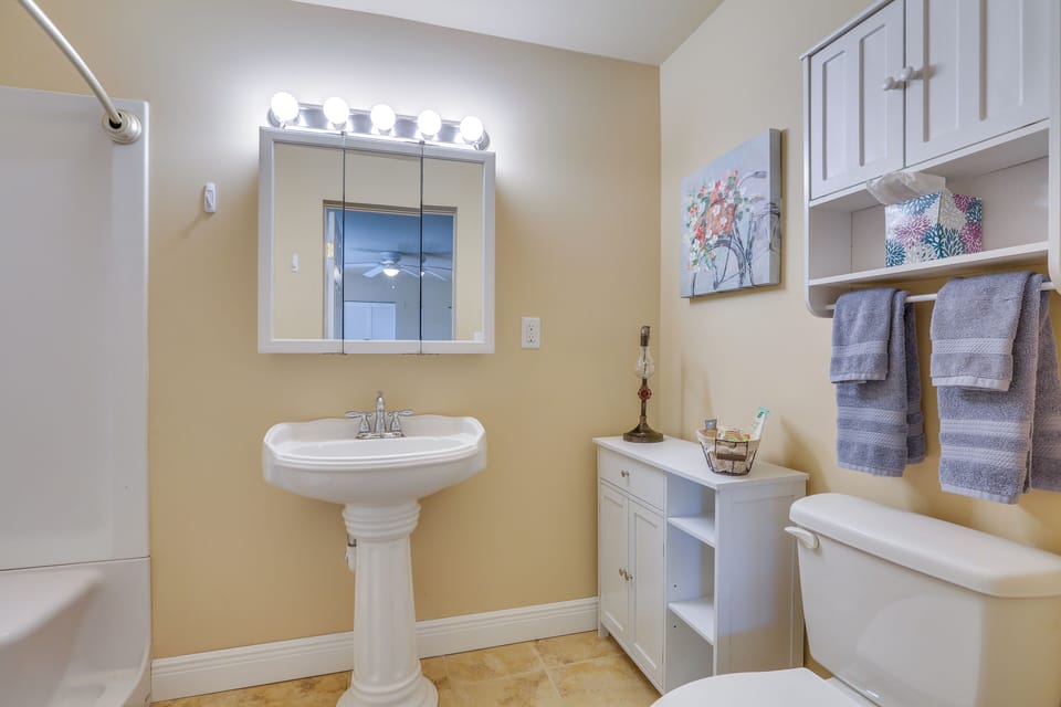 En-Suite Bedroom | Towels Provided | Complimentary Toiletries