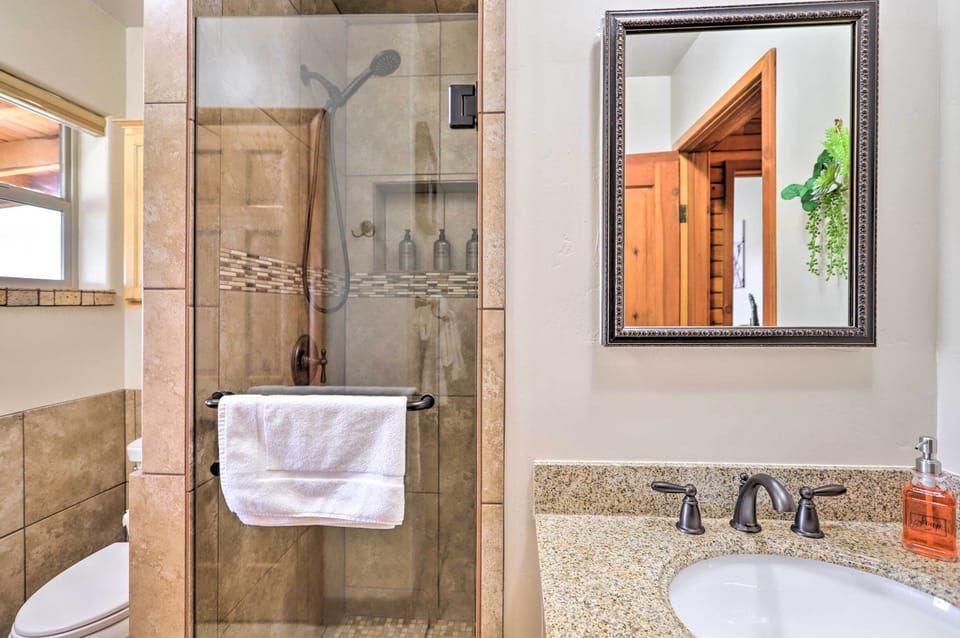 Full Bathroom | Complimentary Toiletries