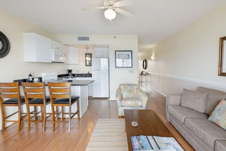 [Living area] Plenty of seating for all of our guest.