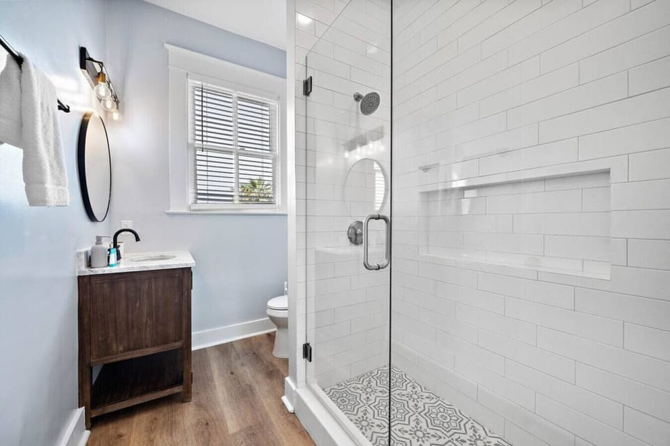 Another angle of the bathroom