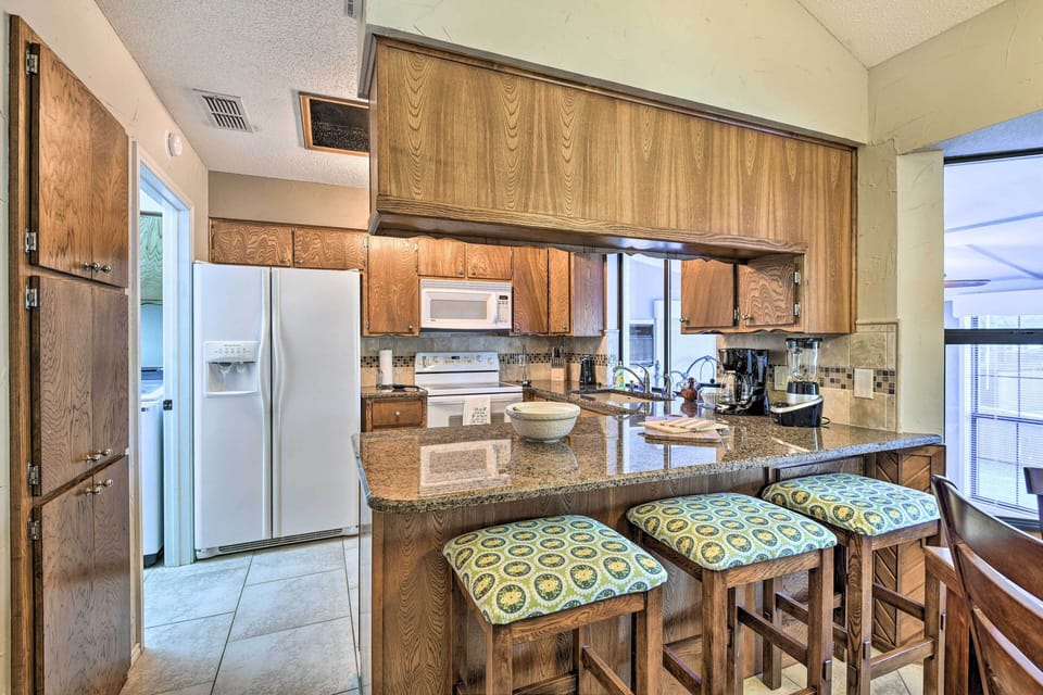 Kitchen | Blender | Coffee Maker | Stove/Oven | Microwave | Refrigerator