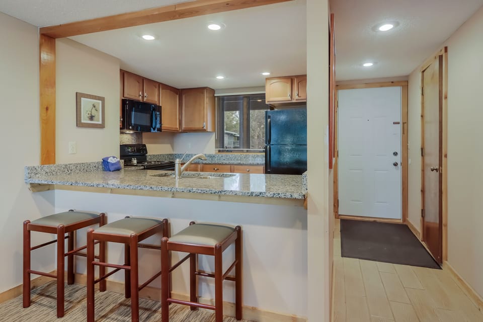 Dining/Bar Area