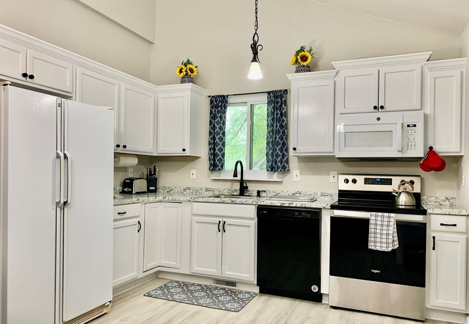 Fully stocked kitchen with refreshments 