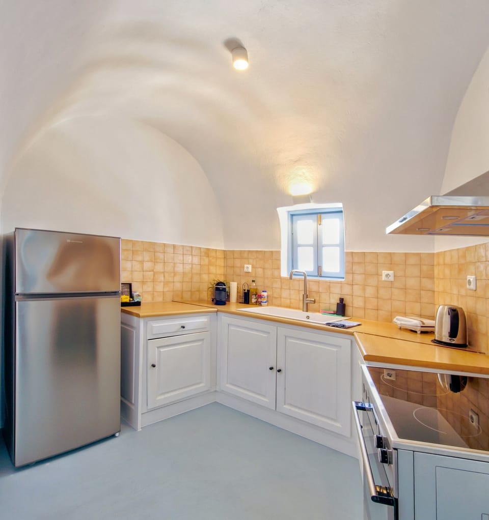 Deluxe Villa, 1 Bedroom, Hot Tub, Sea View | Private kitchen