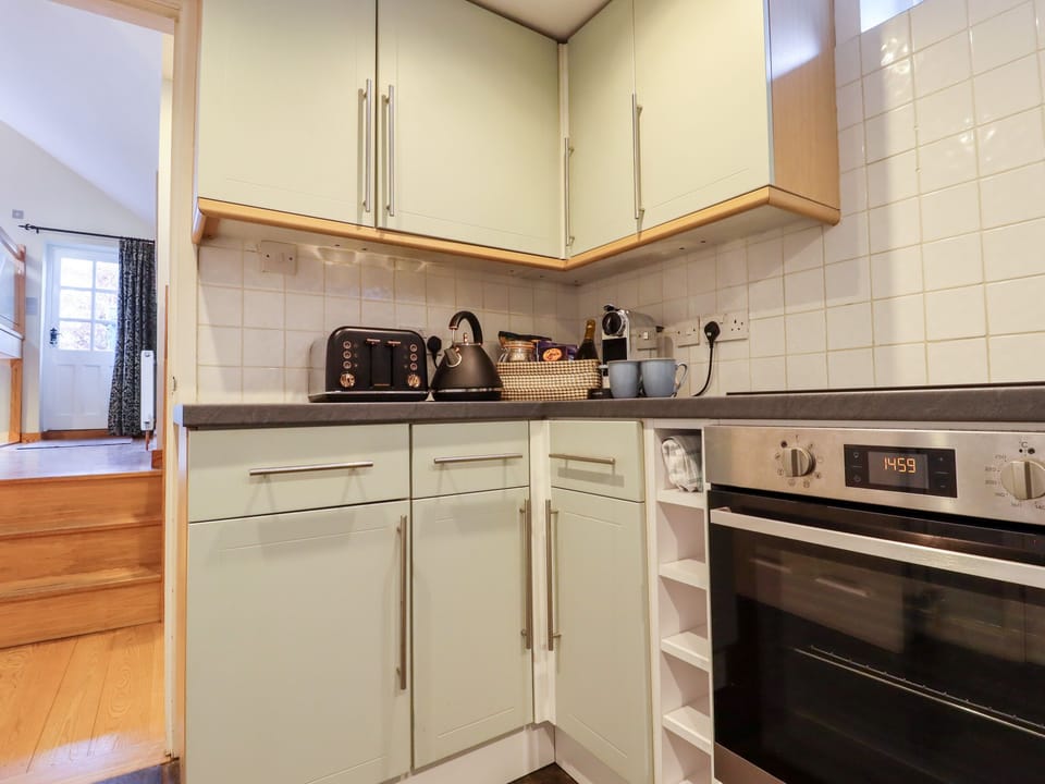 Fridge, dishwasher, cookware/dishes/utensils