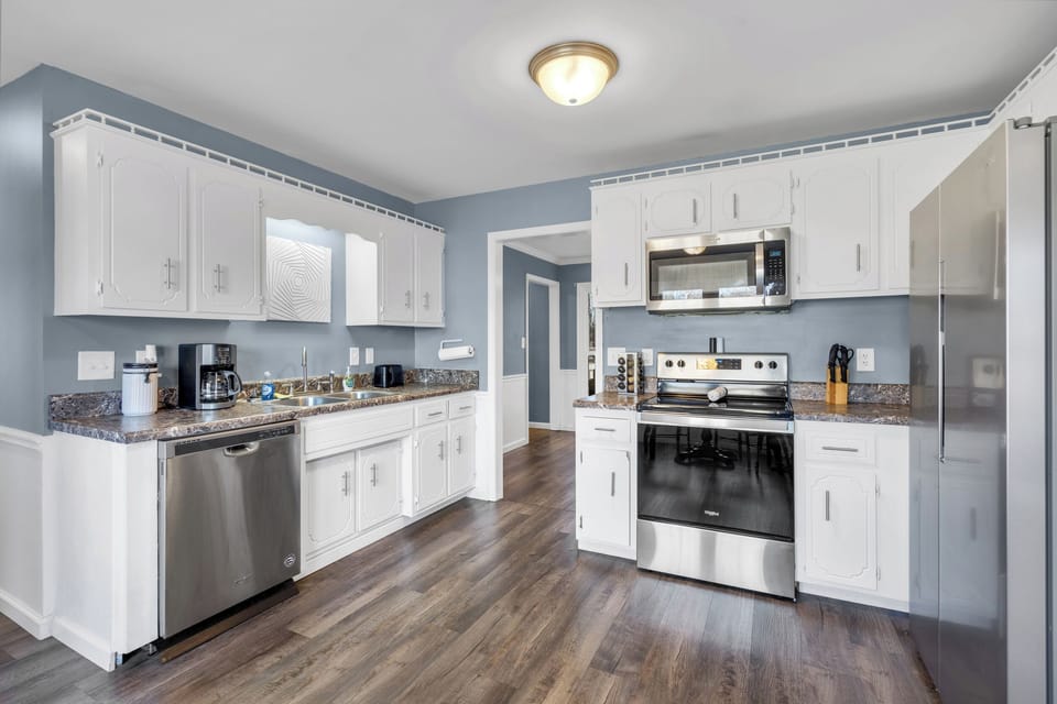 Got a bigger group, pets, or gear? This Big and Bright house offers plenty of space for all needs. We have 1600 square feet of top tier accommodation for all needs. Our 3 bedroom 3 bath house is big enough to keep your team comfortable.