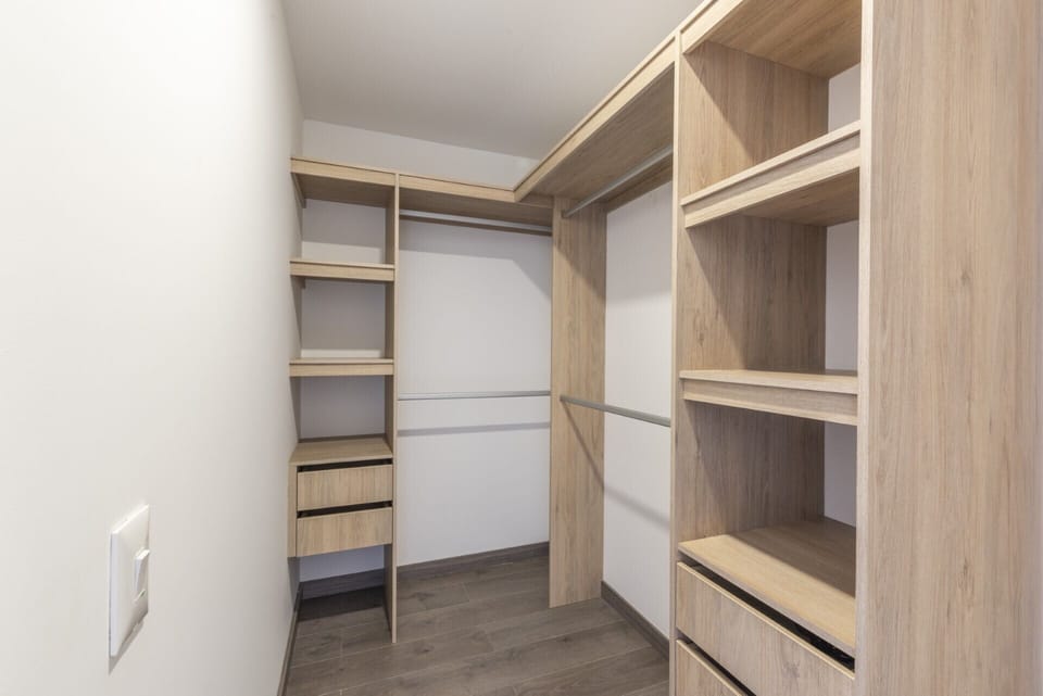 Walk-in Closet