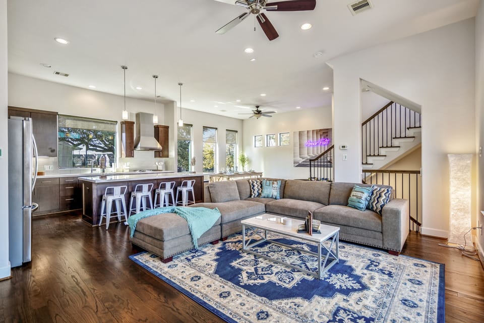 Spacious living room