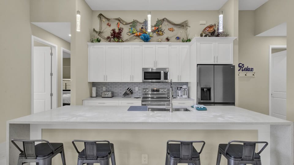 Kitchen with breakfast bar seating