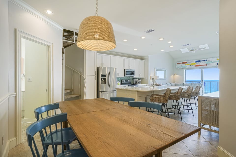 Dining room with large table and seating for the whole family!