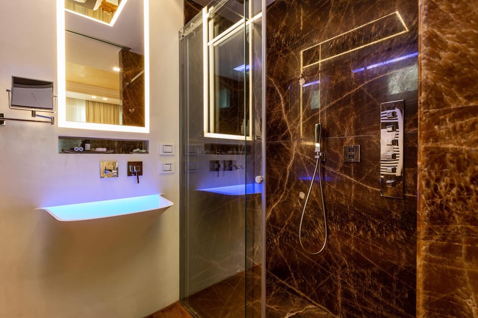 Superior Room | Bathroom | Towels