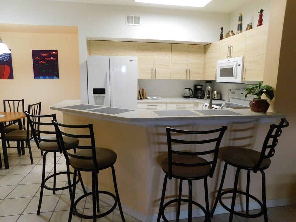Countertop bar