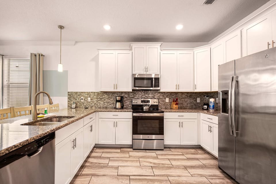 Spacious kitchen with modern appliances and elegant finishes, ideal for cooking and entertaining.