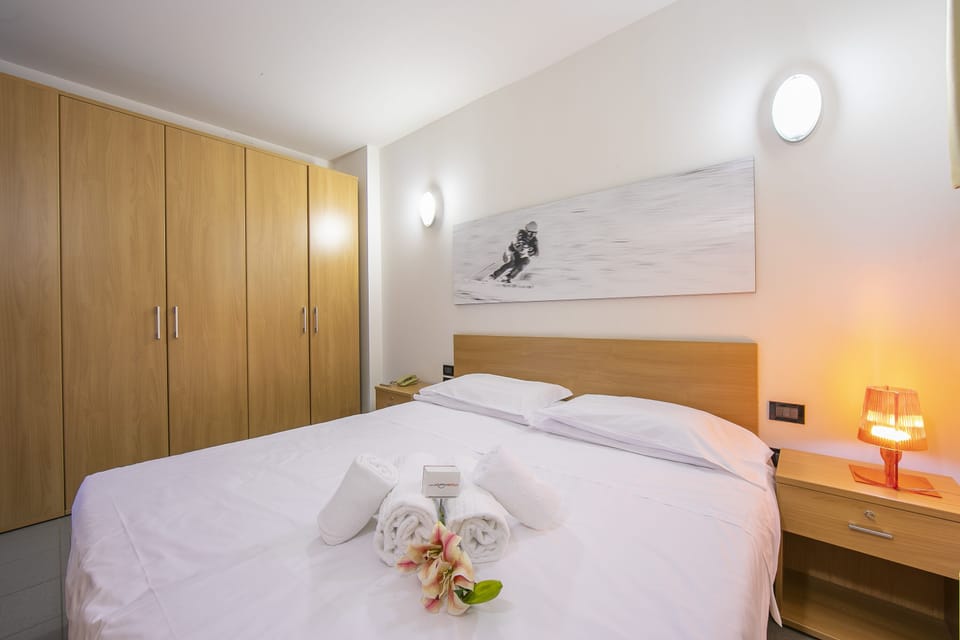double bedroom with wardrobe view