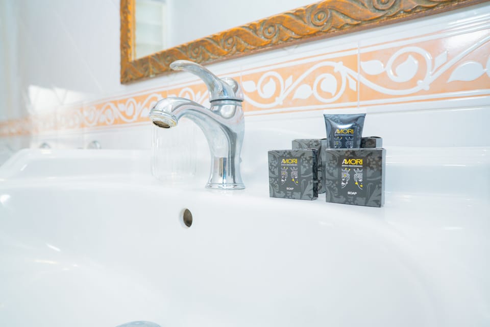 Junior Room | Bathroom | Shower, rainfall showerhead, hair dryer, slippers
