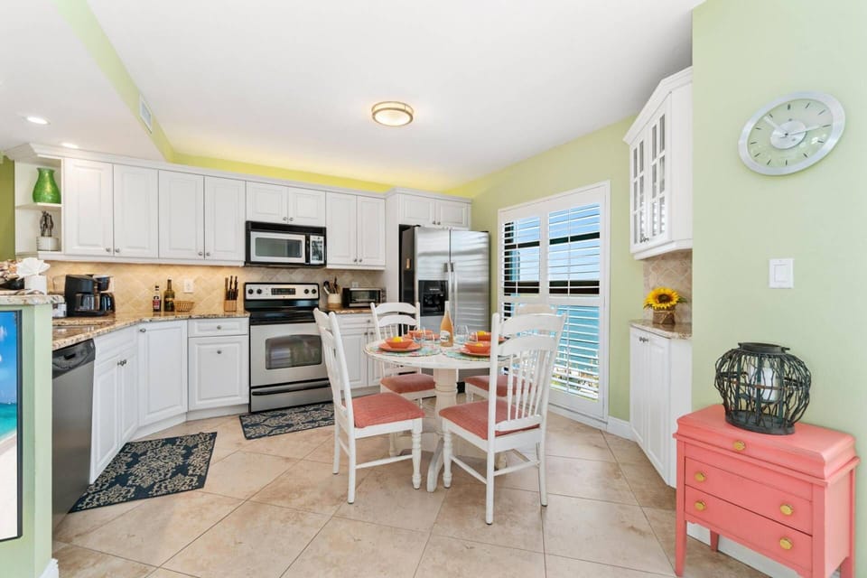 The fully equipped kitchen will meet all your culinary needs.