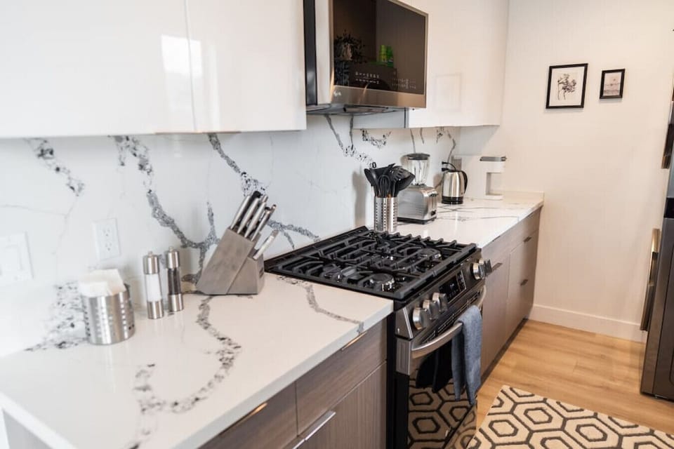 KITCHEN -- View 3D Virtual Tour of the Property Here: https://tinyurl.com/jubbwwad