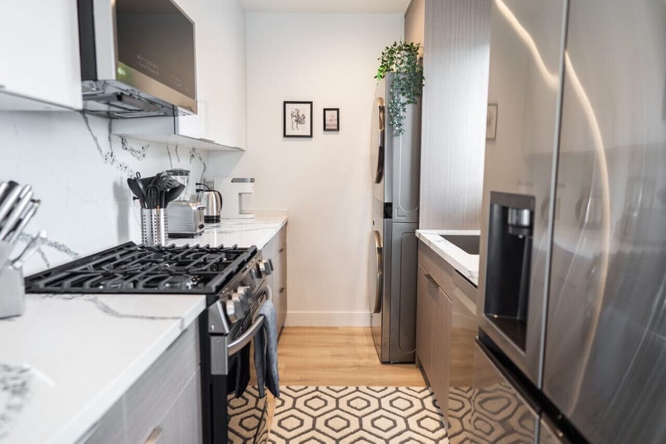 KITCHEN -- View 3D Virtual Tour of the Property Here: https://tinyurl.com/jubbwwad