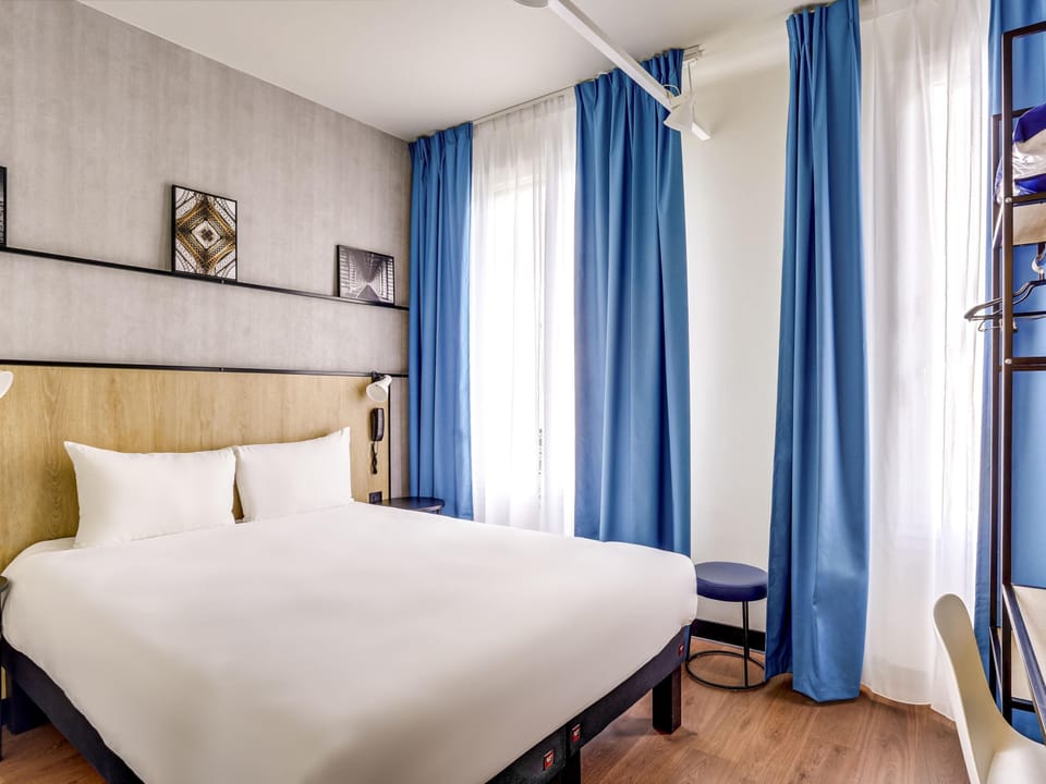 Standard Double Room, 1 Double Bed | Desk, soundproofing, iron/ironing board, free WiFi