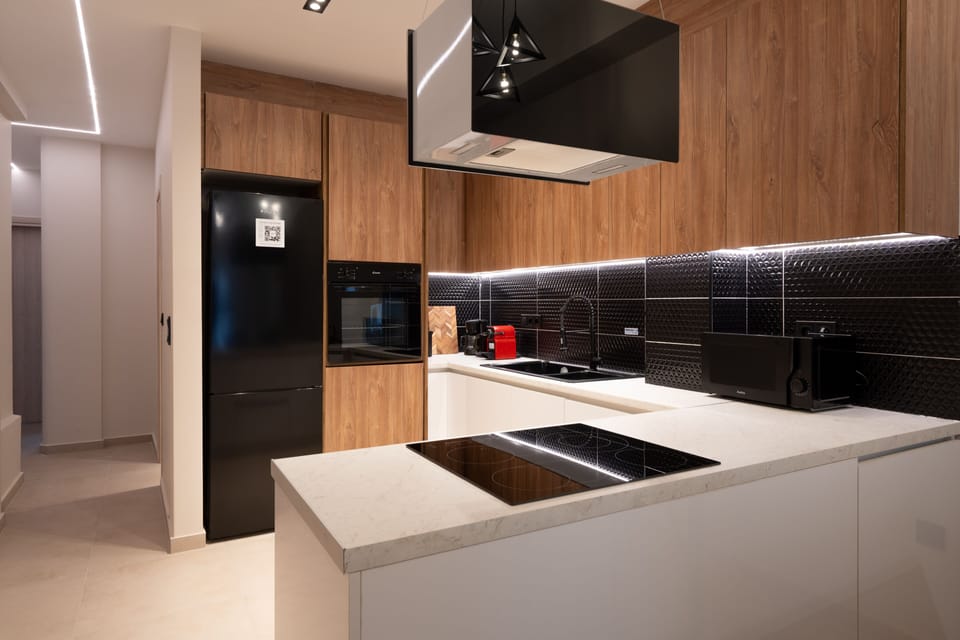 Deluxe Apartment, 2 Bedrooms, 2 Bathrooms | Private kitchen | Fridge, microwave, oven, stovetop