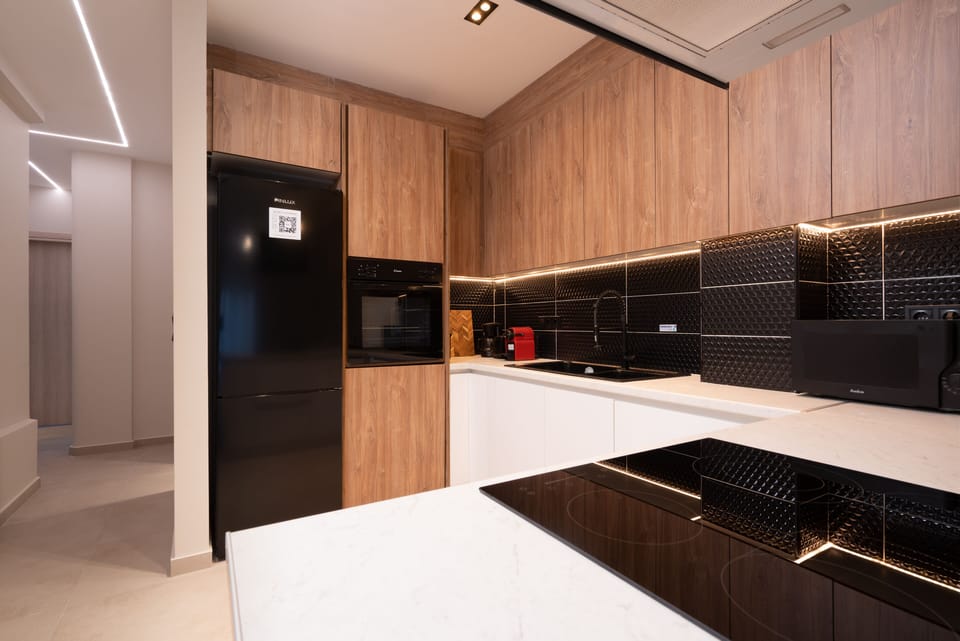 Deluxe Apartment, 2 Bedrooms, 2 Bathrooms | Private kitchen | Fridge, microwave, oven, stovetop