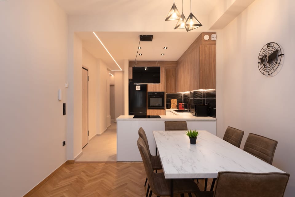 Deluxe Apartment, 2 Bedrooms, 2 Bathrooms | In-room dining