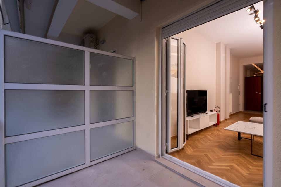 Deluxe Apartment, 2 Bedrooms, 2 Bathrooms | Balcony