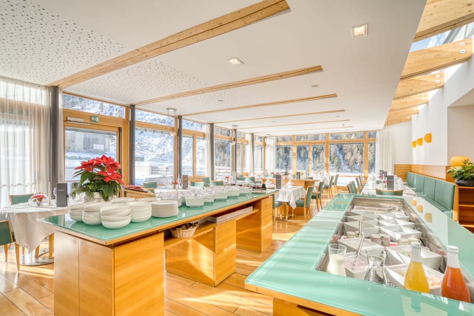 Daily buffet breakfast for a fee