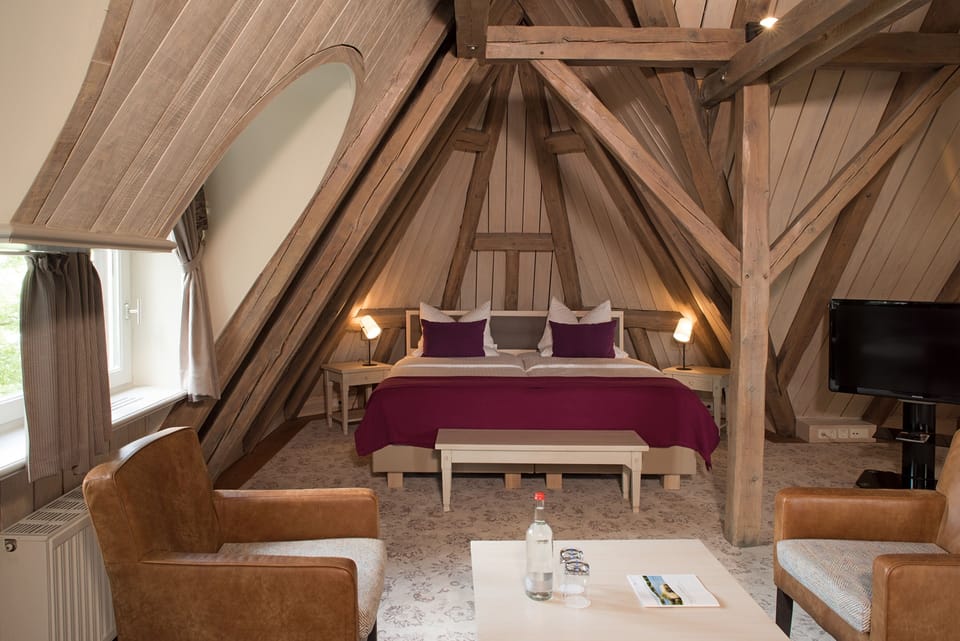 Junior Suite | Hypo-allergenic bedding, in-room safe, desk, blackout drapes