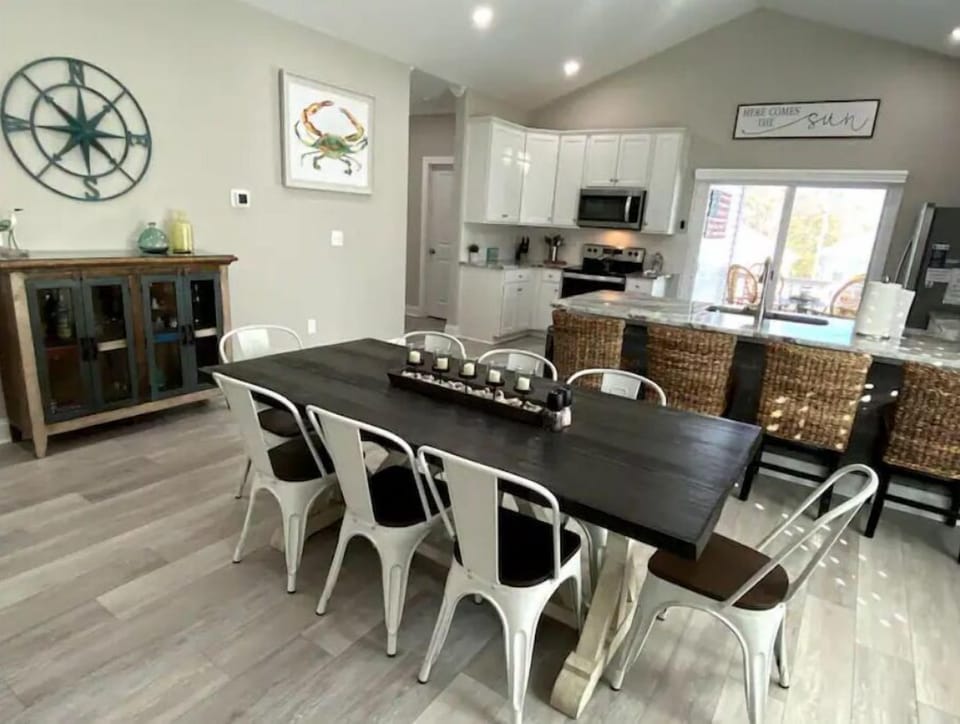 With seating for 8, enjoy dining or game time with the whole family!