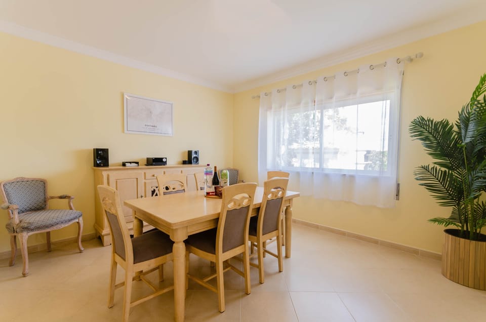 AT09 2025 Dining Area