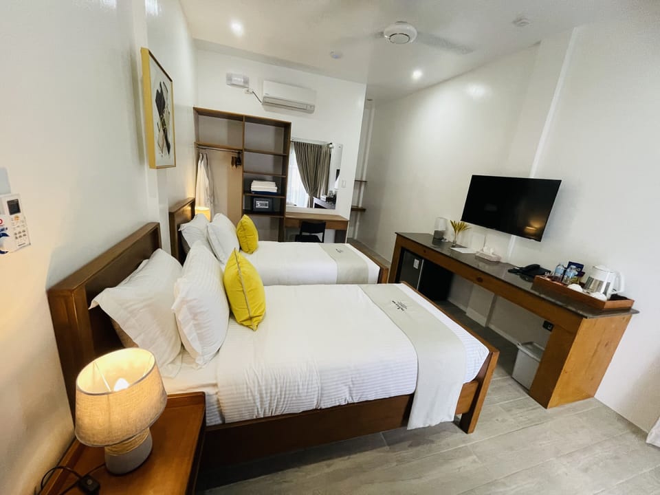 Standard Twin Room | Premium bedding, down comforters, pillowtop beds, free minibar items