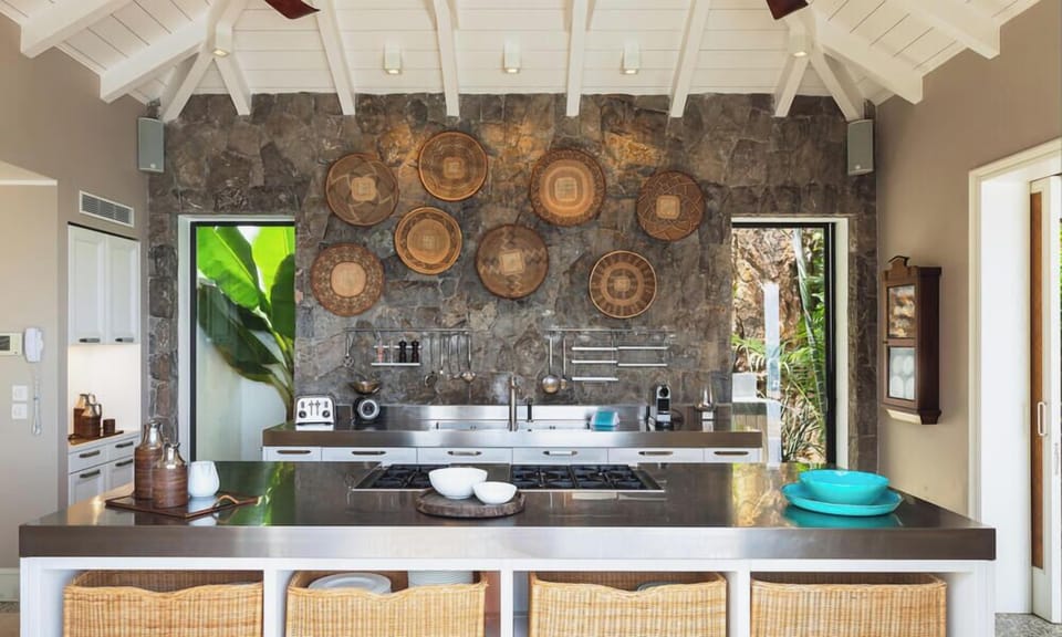 Dining Area & Kitchen