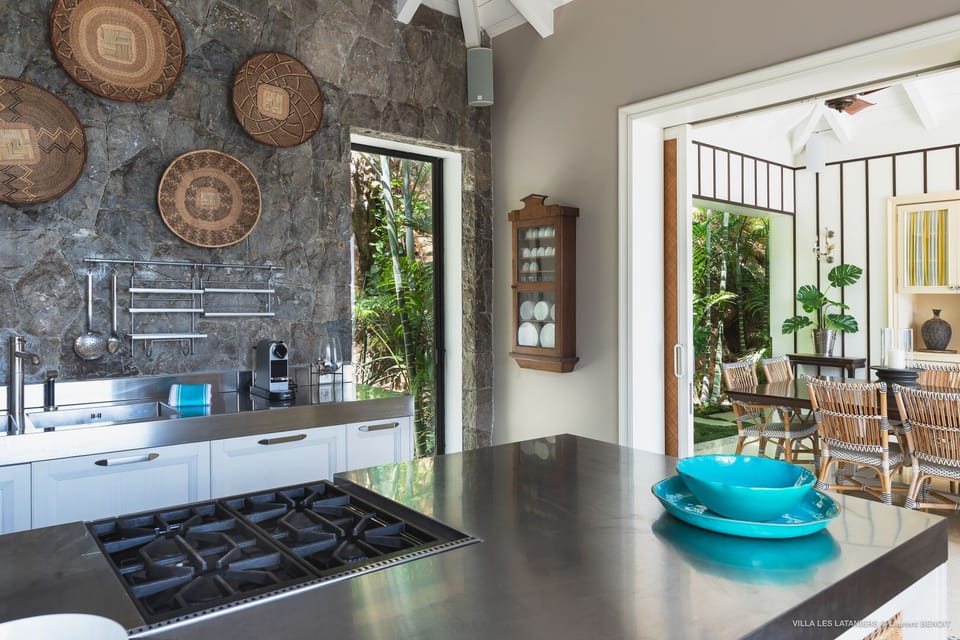 Dining Area & Kitchen