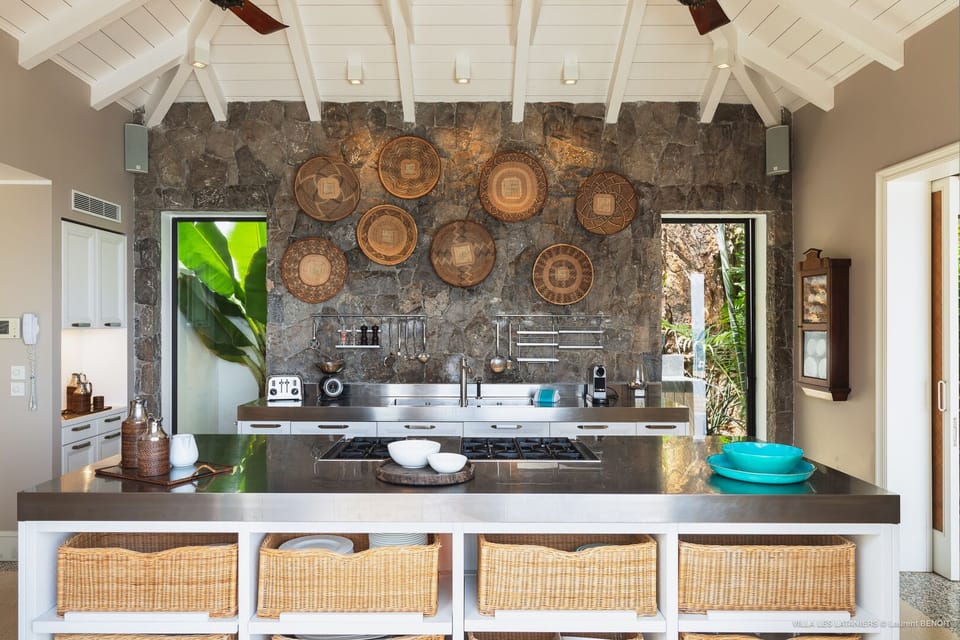 Dining Area & Kitchen