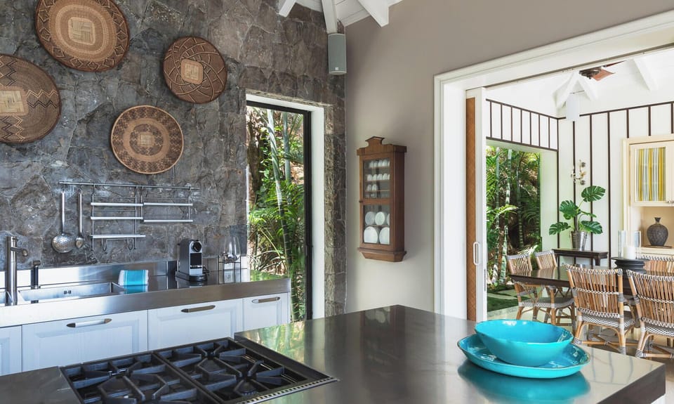 Dining Area & Kitchen