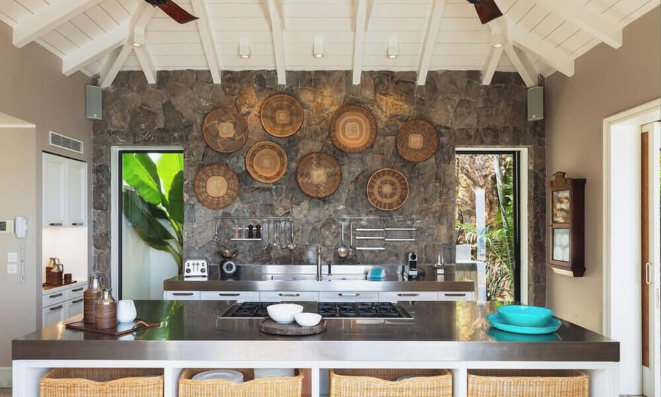 Dining Area & Kitchen