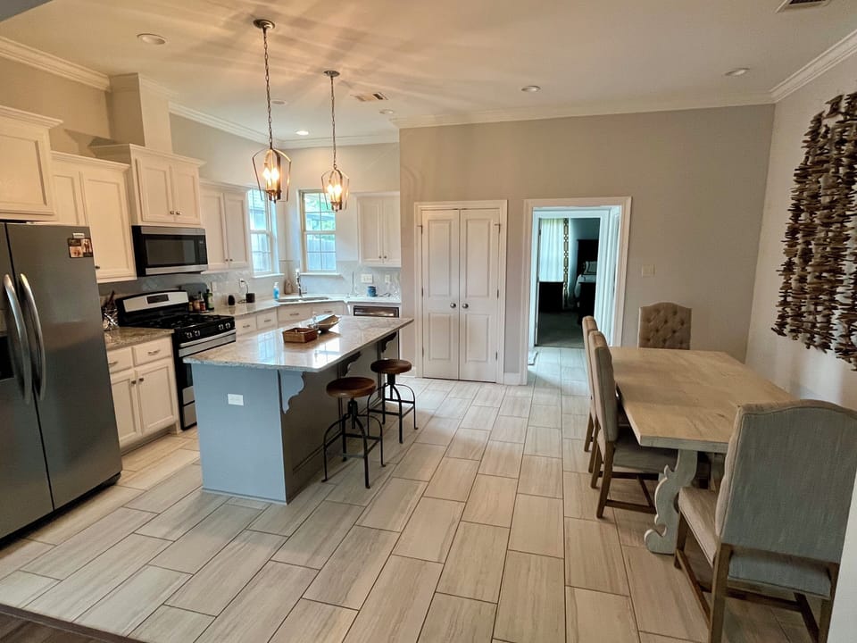 Spacious kitchen and dining area
