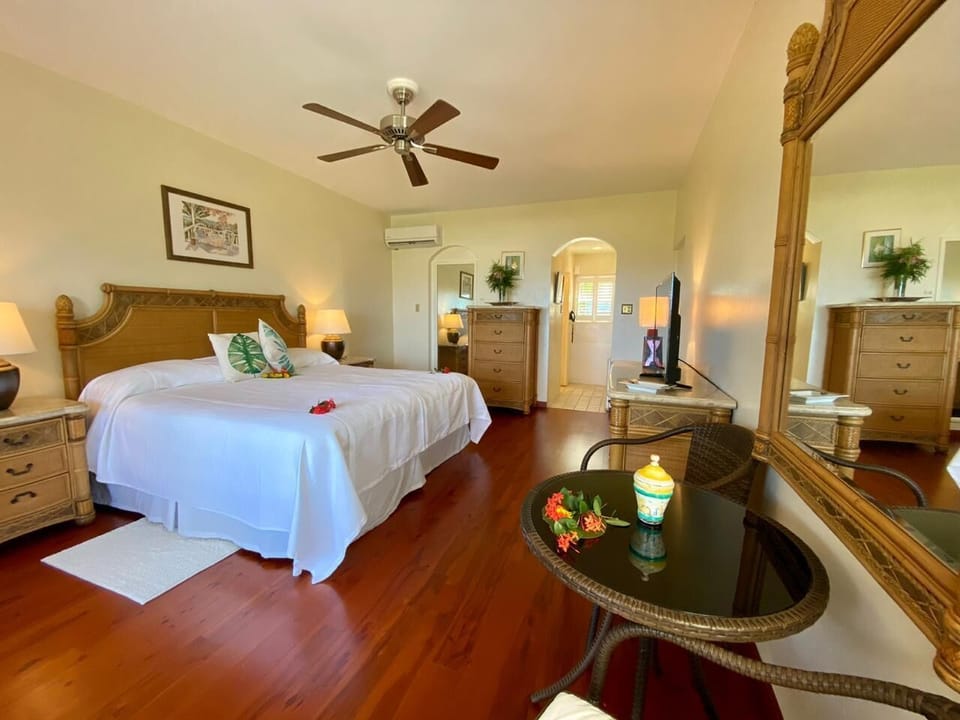 DeLuxe Studios | Premium bedding, down comforters, memory foam beds, in-room safe