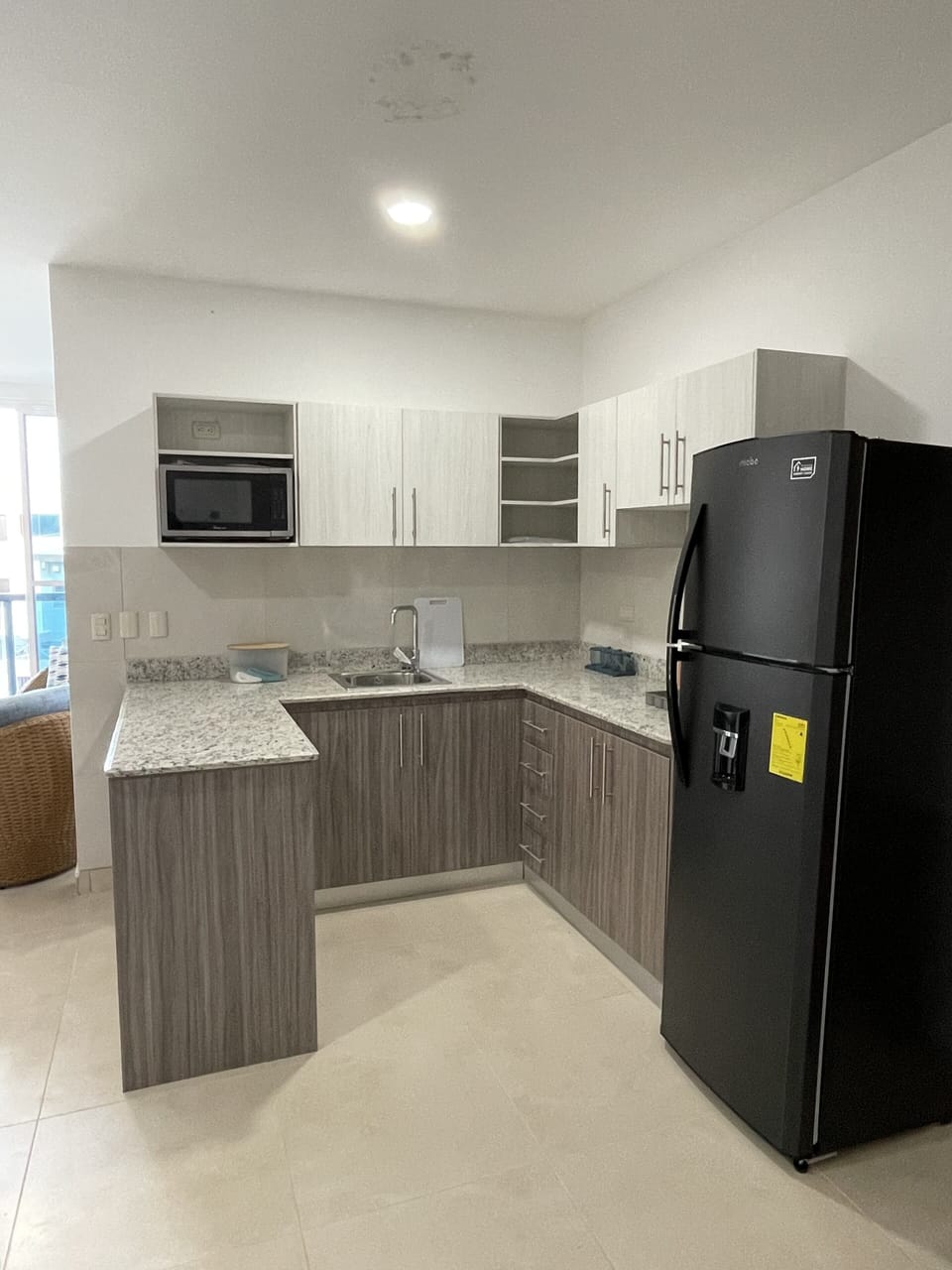Fridge, cookware/dishes/utensils