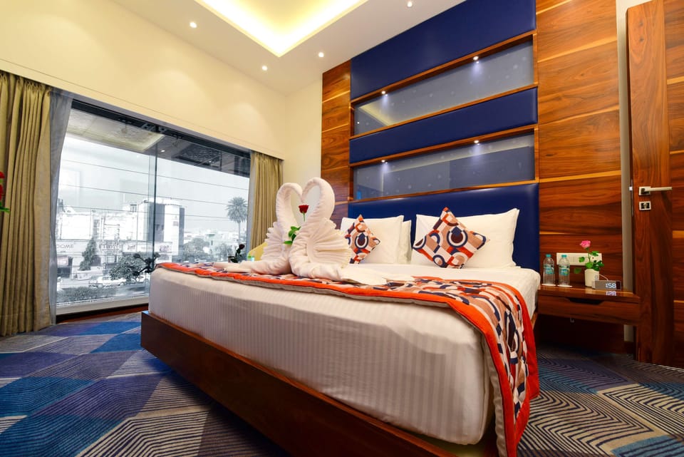 Executive Suite, 1 King Bed, Non Smoking, City View | Egyptian cotton sheets, premium bedding, down comforters