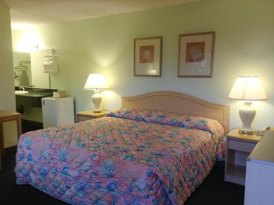 Premium bedding, memory foam beds, desk, free WiFi