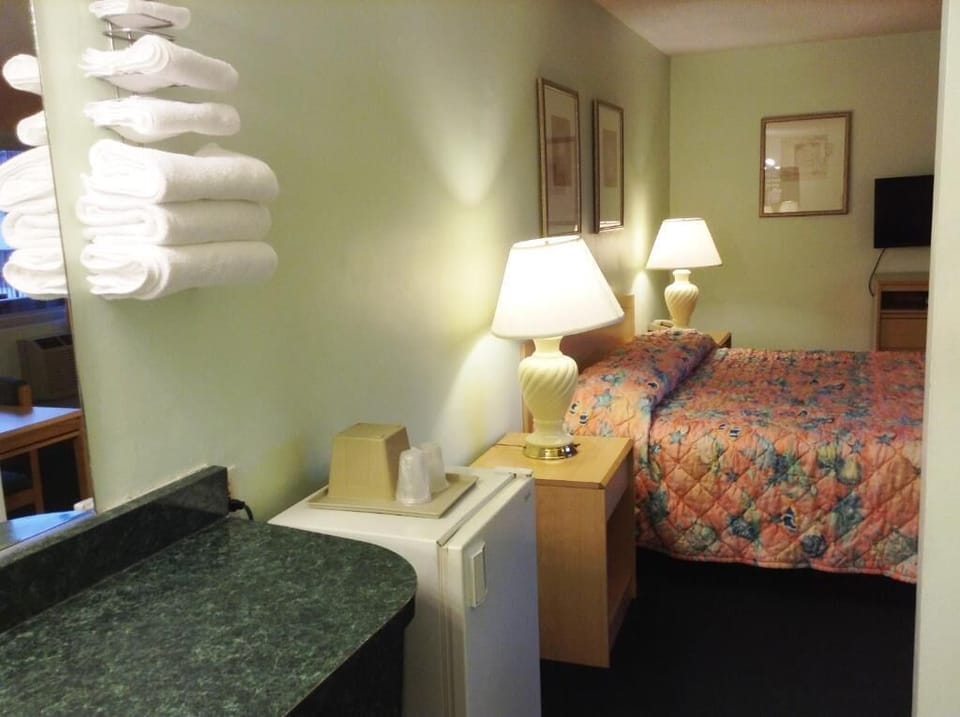Premium bedding, memory foam beds, desk, free WiFi