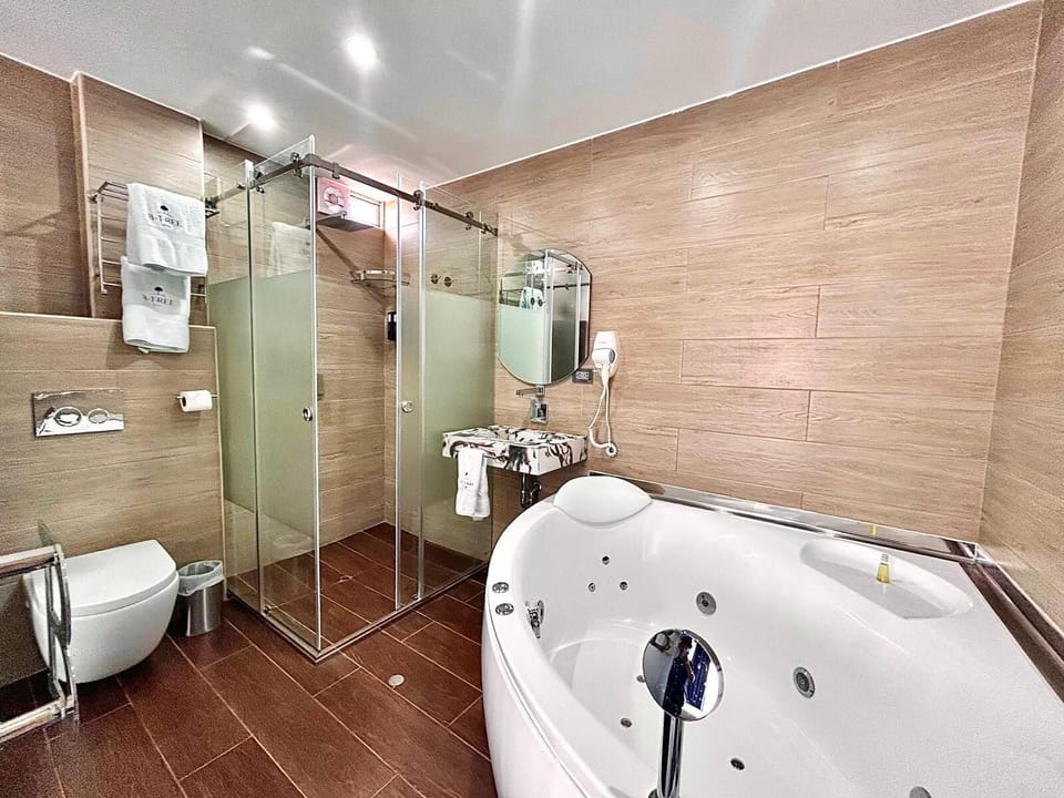 Private spa tub