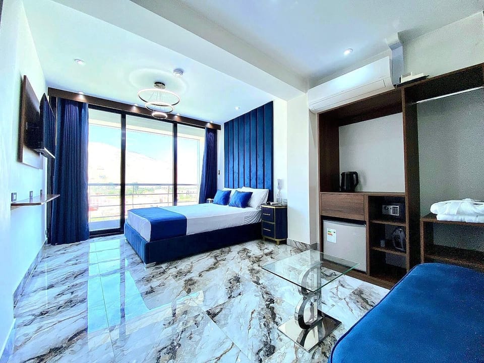 Jacuzzi and Balcony with Garden View. | Premium bedding, down comforters, minibar, desk
