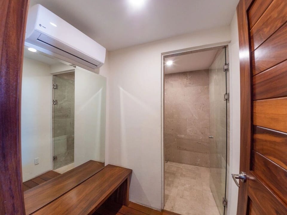City Condo | 1 bedroom, free WiFi, bed sheets